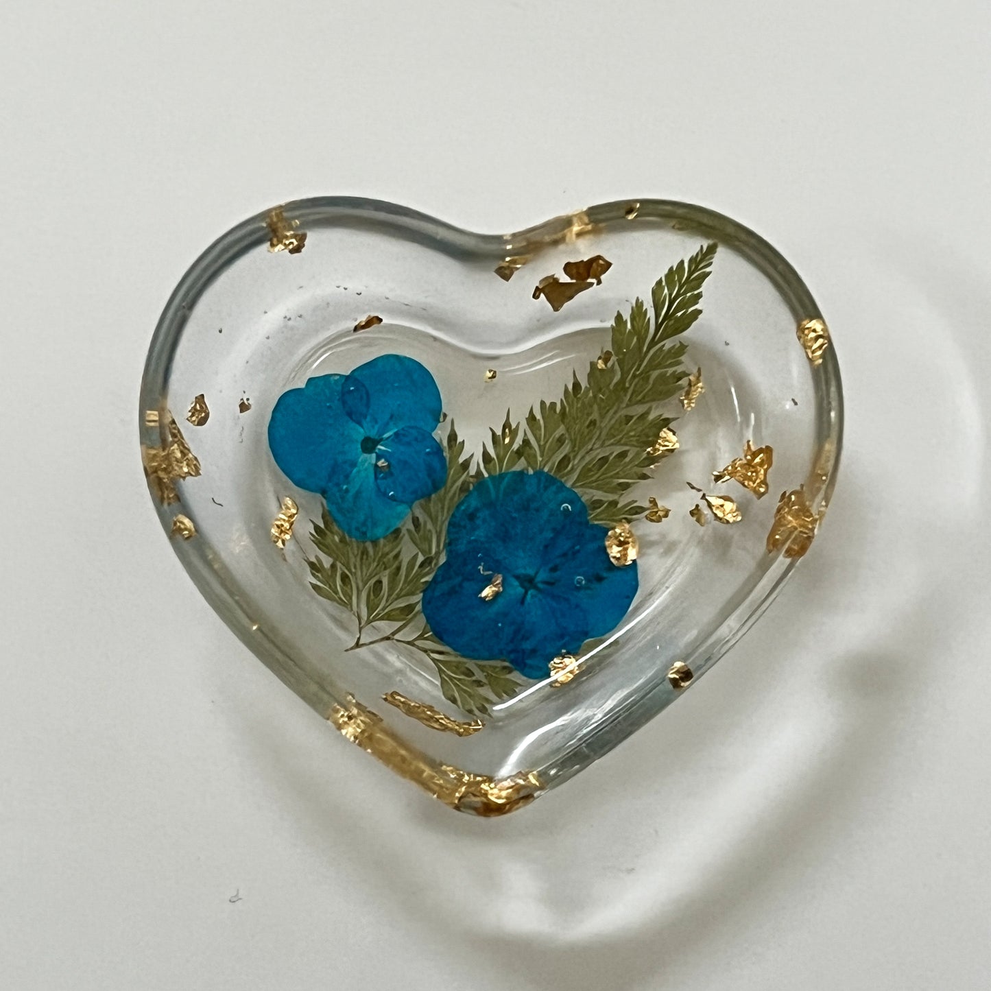 Floral Heart Trinket Dish – Preserved Flowers in Crystal-Clear Resin