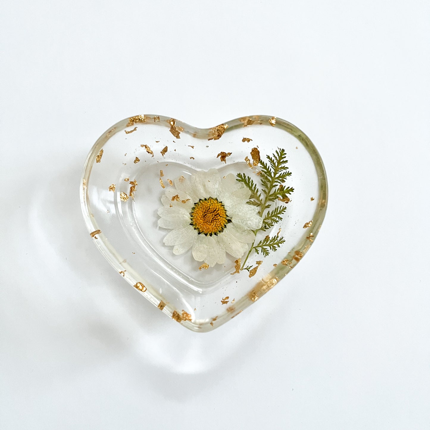 Floral Heart Trinket Dish – Preserved Flowers in Crystal-Clear Resin