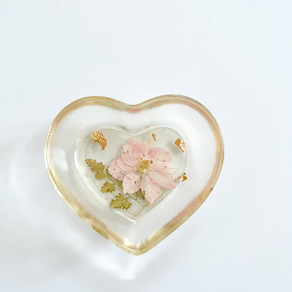 Floral Heart Trinket Dish – Preserved Flowers in Crystal-Clear Resin