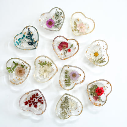 Floral Heart Trinket Dish – Preserved Flowers in Crystal-Clear Resin