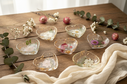 Floral Heart Trinket Dish – Preserved Flowers in Crystal-Clear Resin
