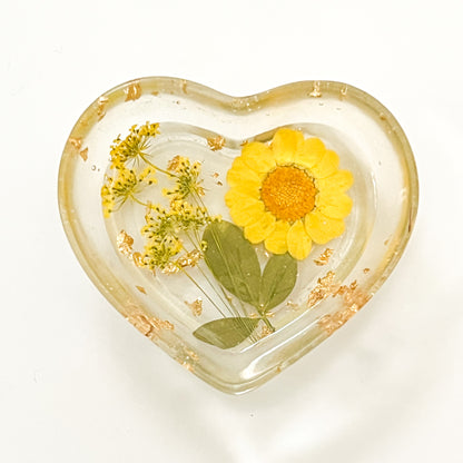 Floral Heart Trinket Dish – Preserved Flowers in Crystal-Clear Resin