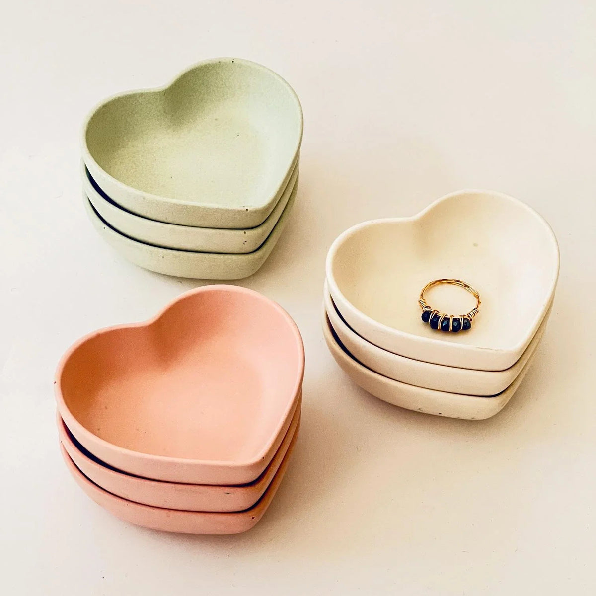Urban Heart minimalist resin trinket dish for rings and small keepsakes in pink, white and olive green